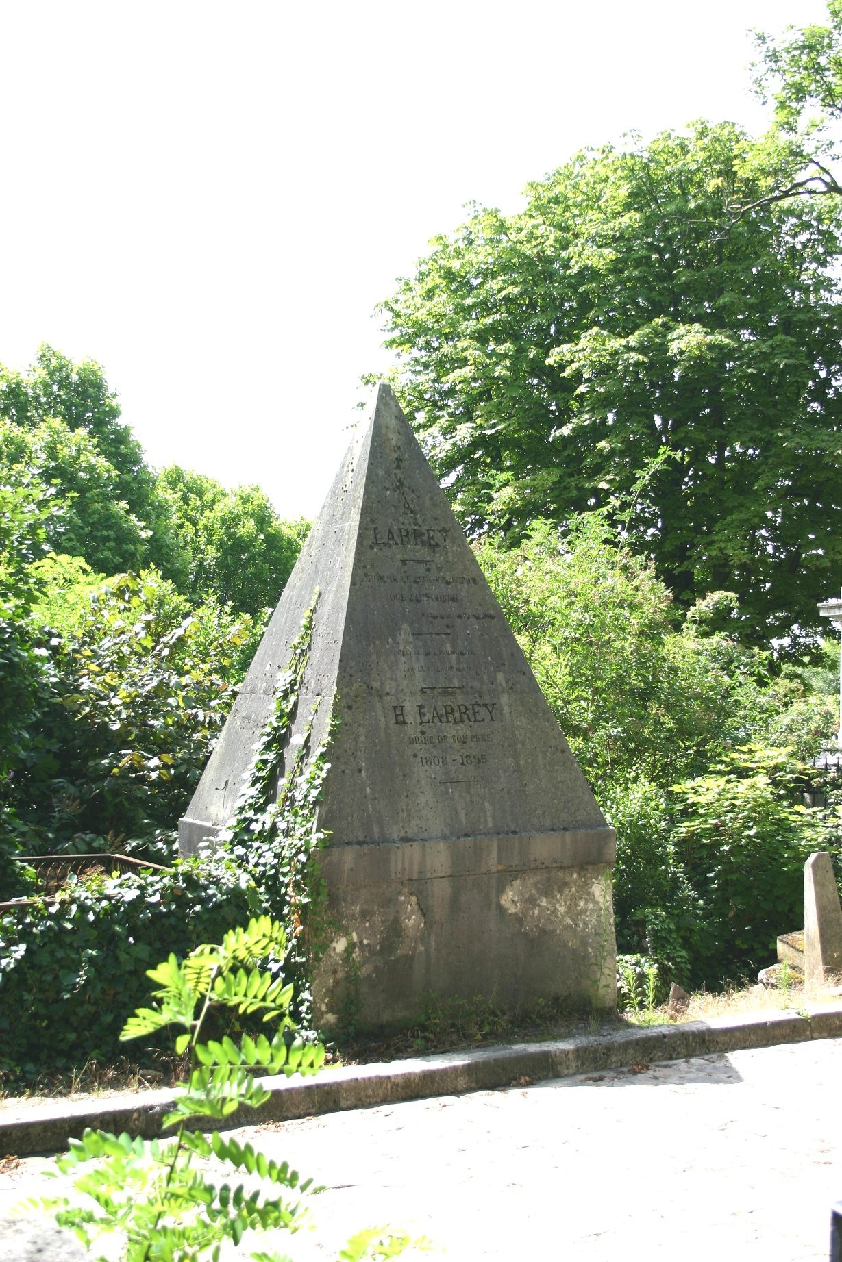 Dominique Jean and Hippolyte Larrey's tomb, Pere Lachaise Cemetery, Paris (2).JPG